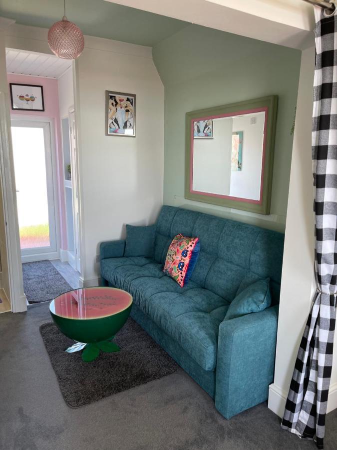 "The Parlour" Seafront Apartment Истборн Екстериор снимка