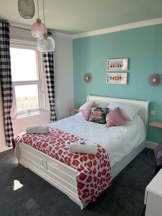 "The Parlour" Seafront Apartment Истборн Екстериор снимка