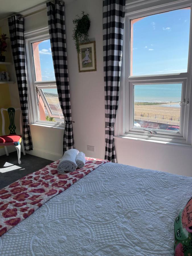 "The Parlour" Seafront Apartment Истборн Екстериор снимка
