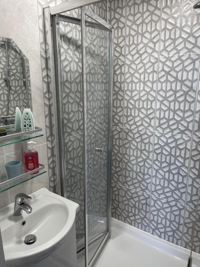 "The Parlour" Seafront Apartment Истборн Екстериор снимка